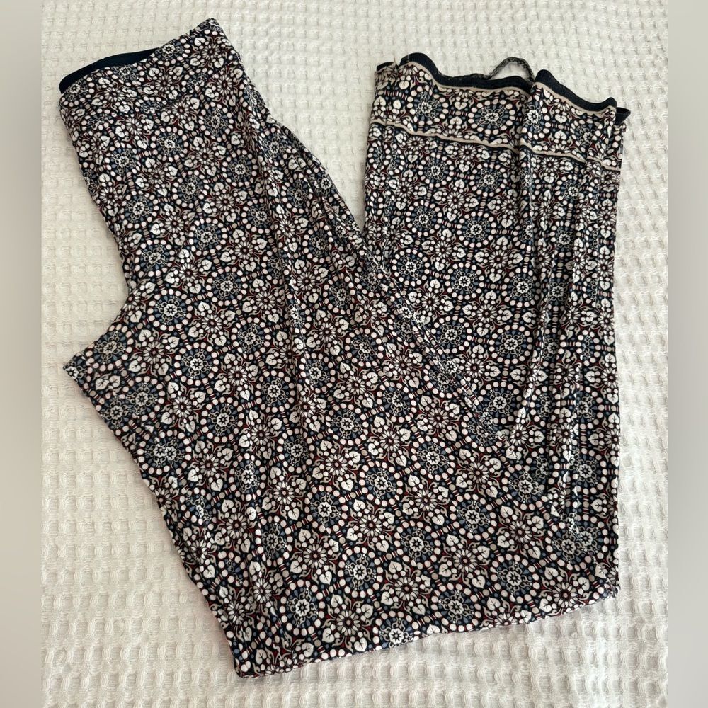Max Edition Navy and White Knit pants